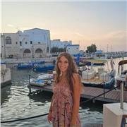 Laureata con il massimo dei voti in Mediazione linguistica (cinese / inglese)